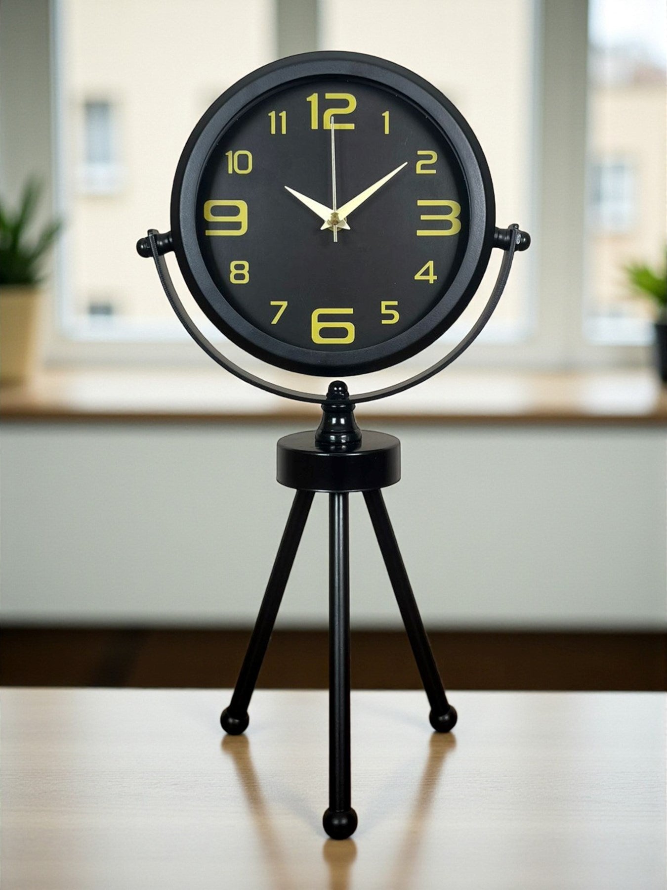 Zentime Siyah Zarif Üç Ayaklý Masa Saati