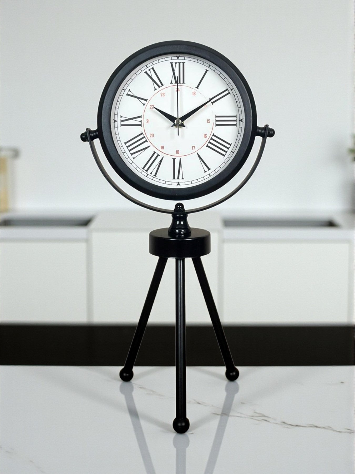 Zentime Siyah Zarif Üç Ayaklý Masa Saati